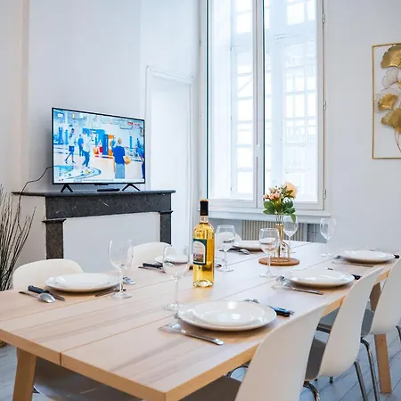 Wonderhost, Les De La Place Margot Apartamento