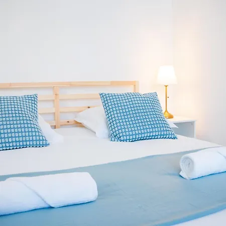 Wonderhost, Les De La Place Margot Apartamento