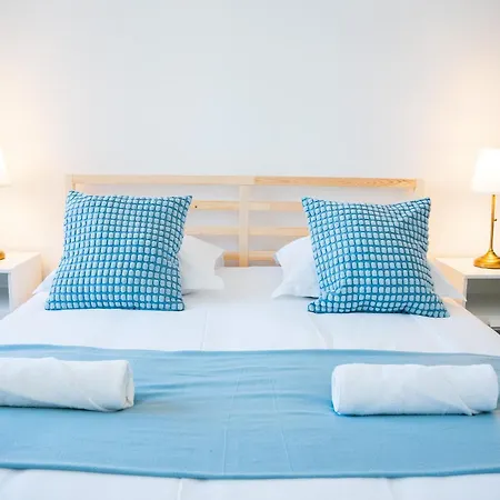 Wonderhost, Les De La Place Margot *