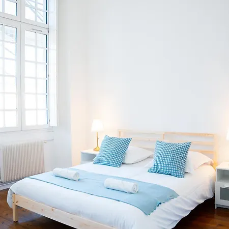 Wonderhost, Les De La Place Margot *