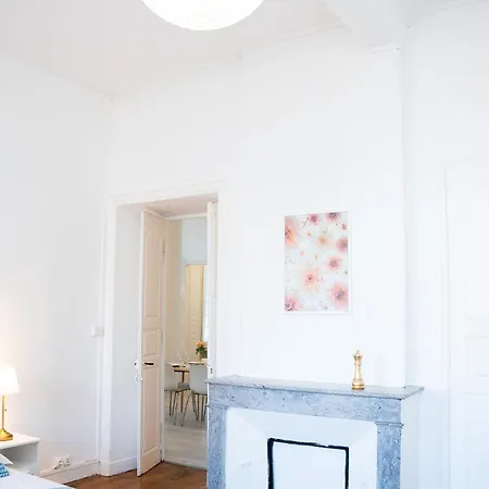 Wonderhost, Les De La Place Margot *