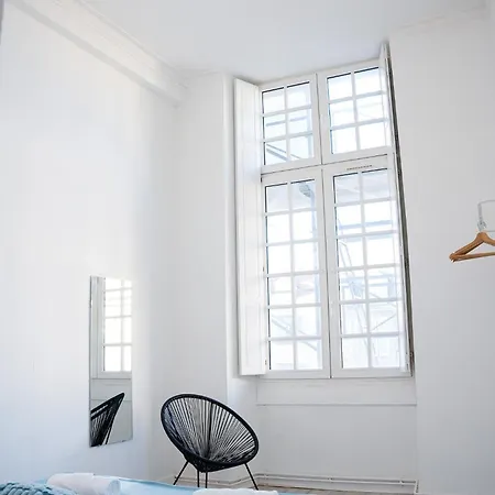 Wonderhost, Les De La Place Margot *